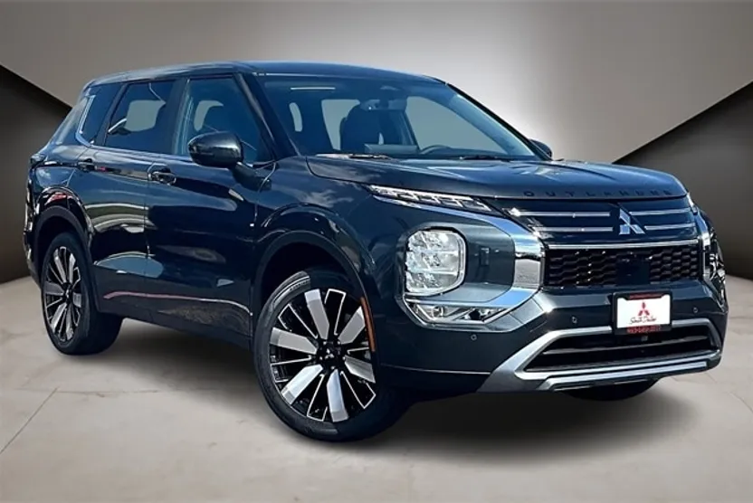 2025 Mitsubishi Outlander SE photo 1