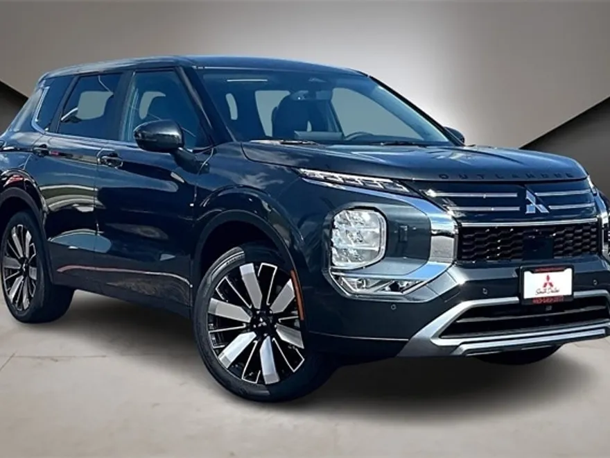 2025 Mitsubishi Outlander SE photo 1