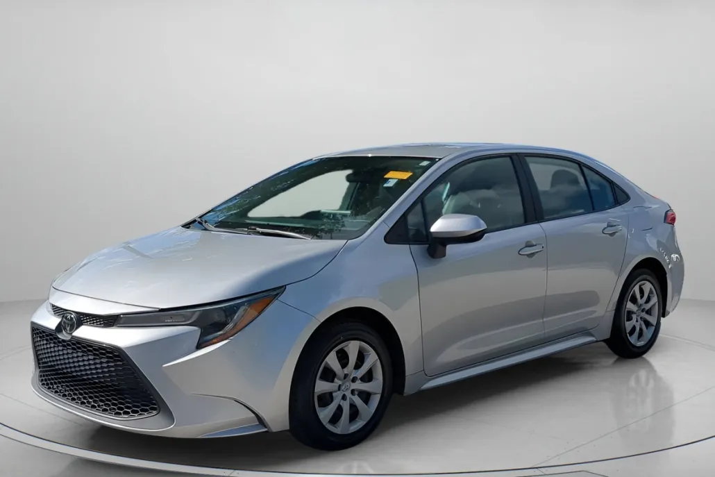 2021 Toyota Corolla LE photo 1