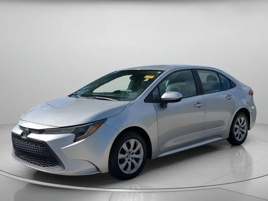2021 Toyota Corolla LE photo 1