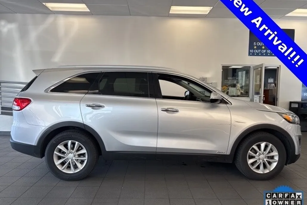 2017 Kia Sorento LX photo 1