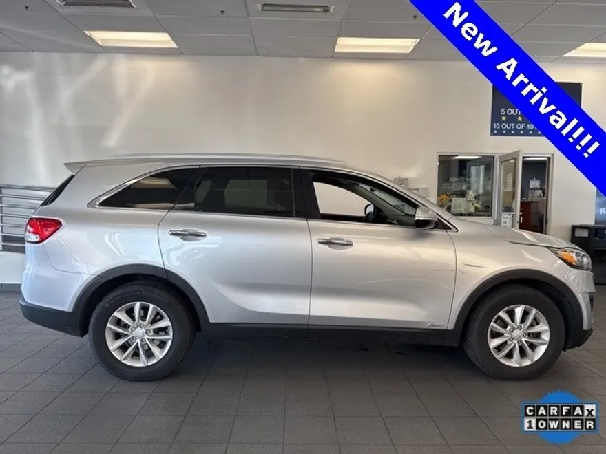 2017 Kia Sorento LX photo 1