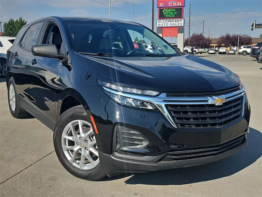 2022 Chevrolet Equinox LS photo 1