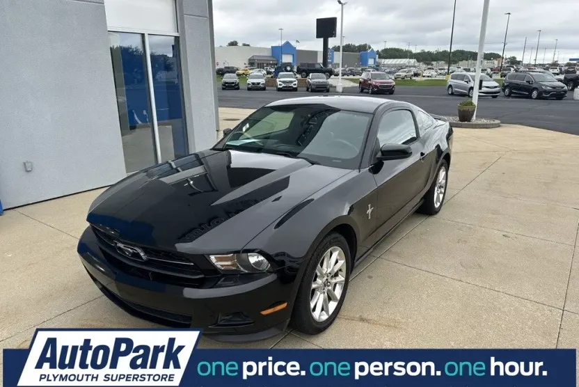2011 Ford Mustang V6 Premium photo 1