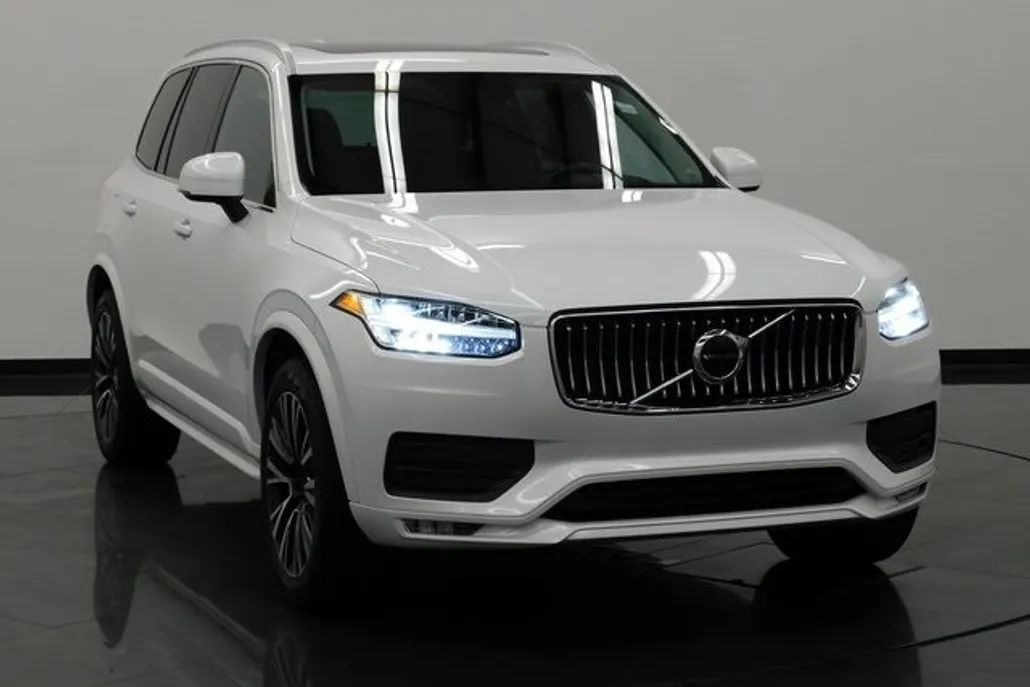 2022 Volvo XC90 T6 AWD Momentum photo 1