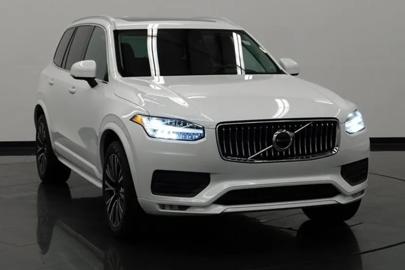 2022 Volvo XC90 T6 AWD Momentum photo 1