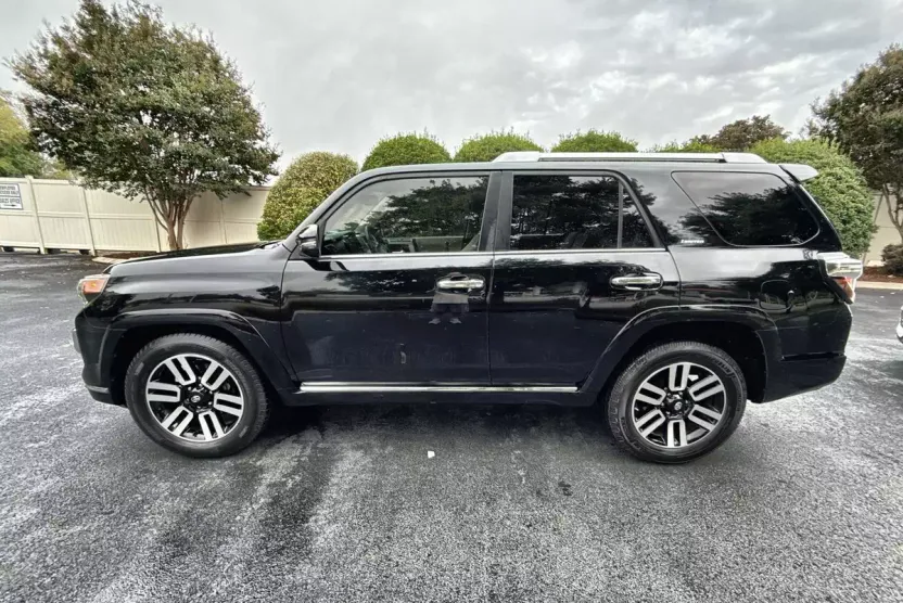 2016 Toyota 4Runner Limited photo 1