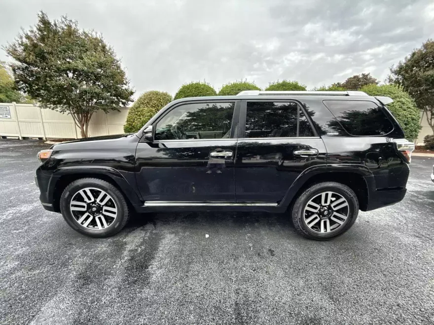 2016 Toyota 4Runner Limited photo 1
