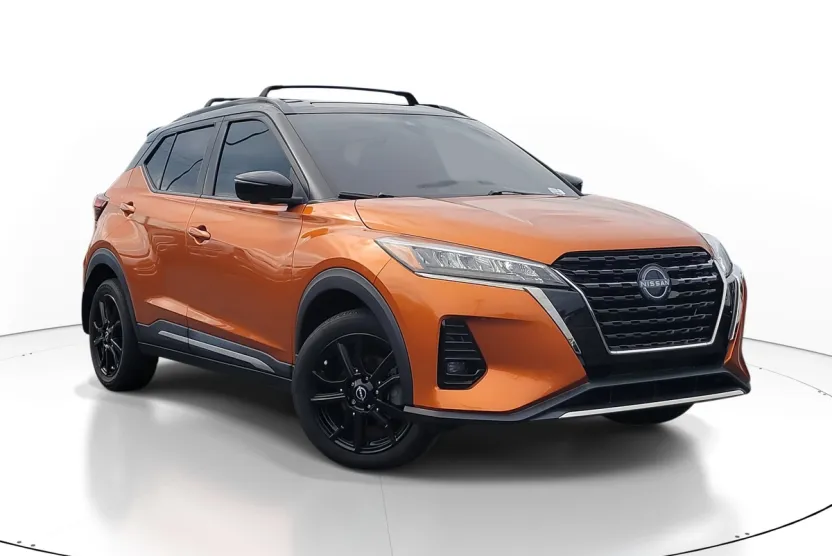 2022 Nissan Kicks SR photo 1