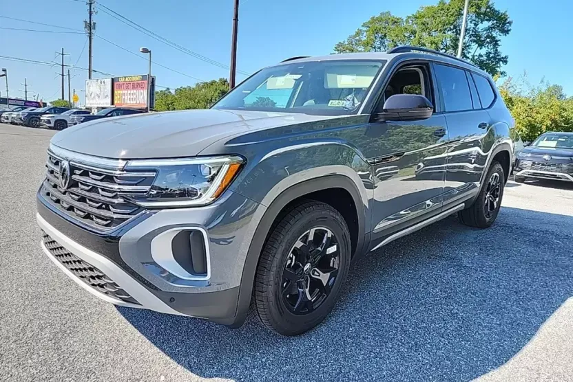 2025 Volkswagen Atlas Peak Edition SE photo 1