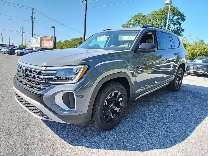 2025 Volkswagen Atlas Peak Edition SE photo 1