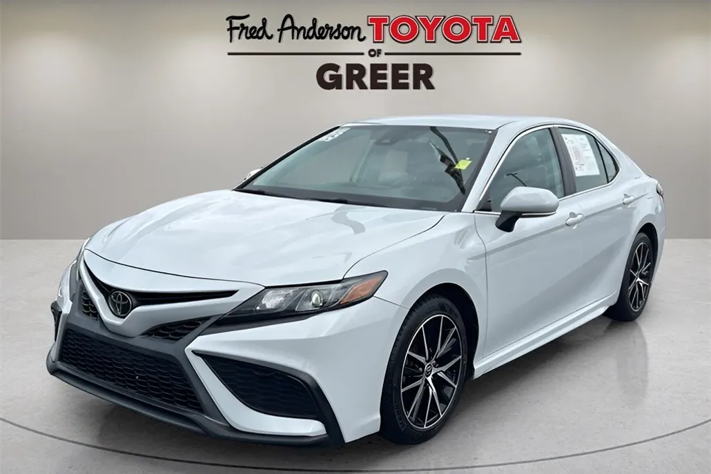 2023 Toyota Camry SE photo 1