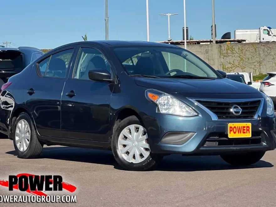 2017 Nissan Versa 1.6 S photo 1