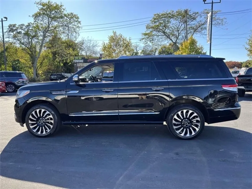 2022 Lincoln Navigator Black Label photo 1