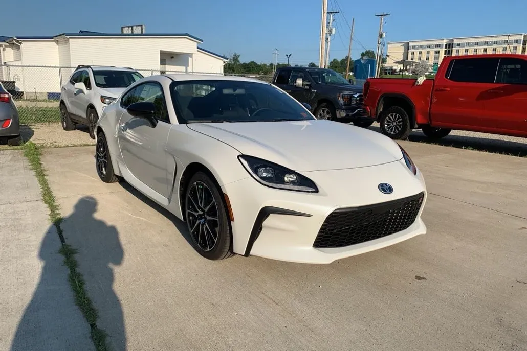 2025 Toyota GR86 photo 1