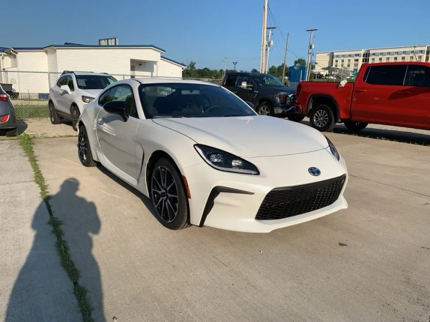 2025 Toyota GR86 photo 1
