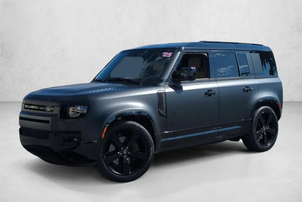 2025 Land Rover Defender 110 X-Dynamic SE photo 1