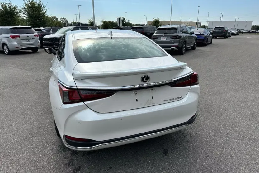 2021 Lexus ES 250 photo 1