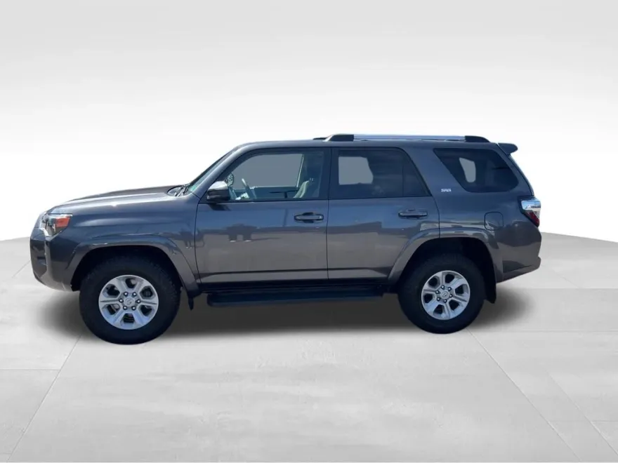 2022 Toyota 4Runner SR5 photo 1