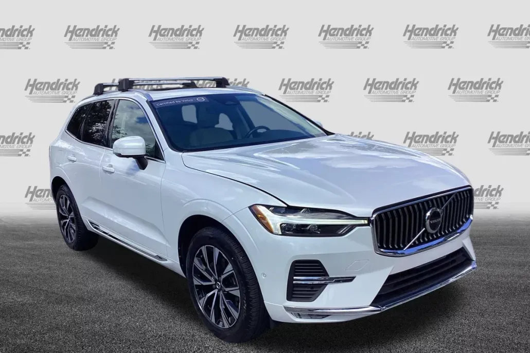2023 Volvo XC60 Plus photo 1
