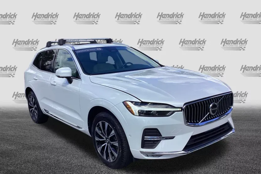 2023 Volvo XC60 Plus photo 1