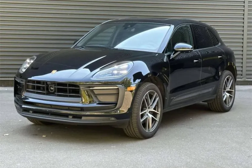 2024 Porsche Macan T photo 1
