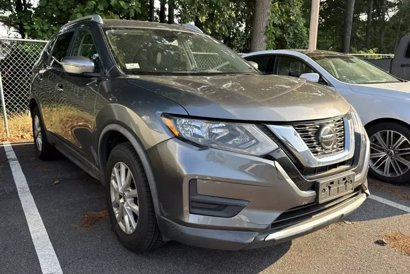 2020 Nissan Rogue SV photo 1