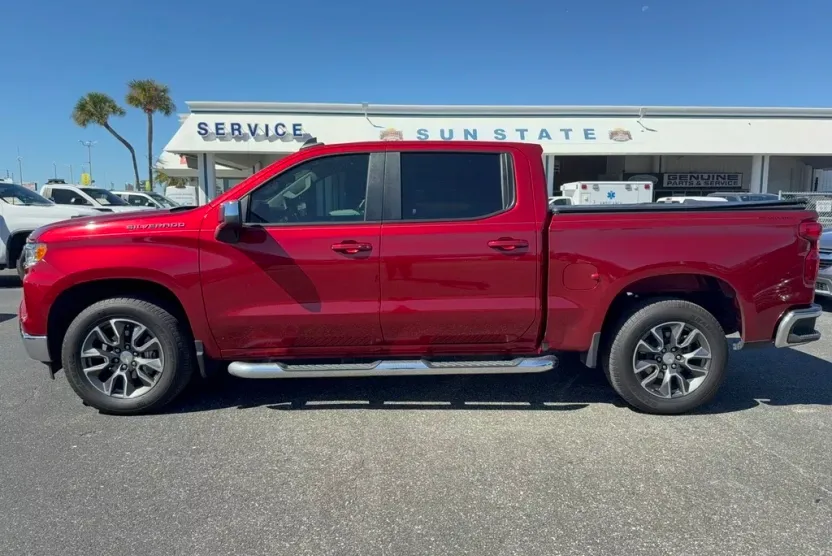 2024 Chevrolet Silverado 1500 LT photo 1