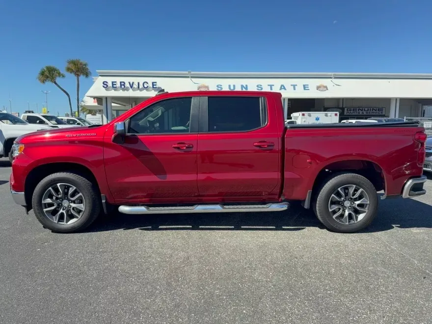 2024 Chevrolet Silverado 1500 LT photo 1