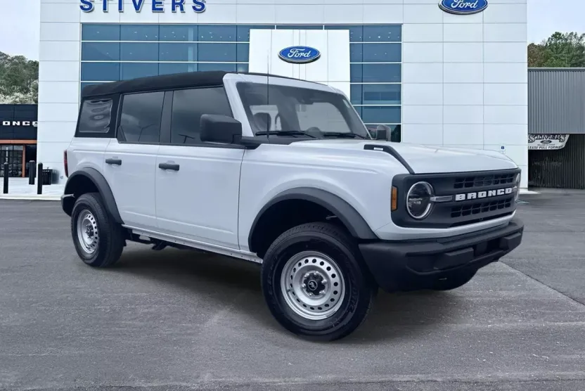 2025 Ford Bronco Base photo 1