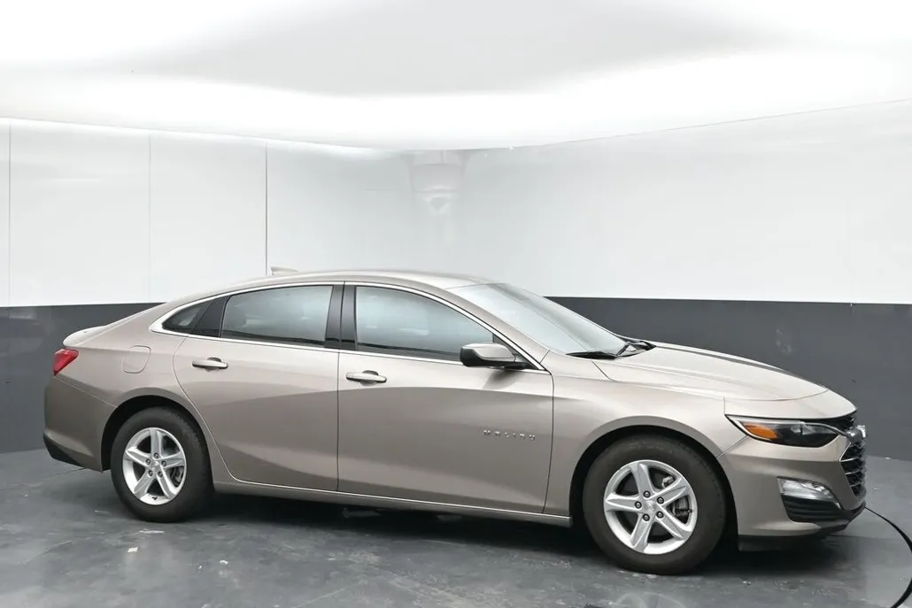 2023 Chevrolet Malibu 1LT photo 1