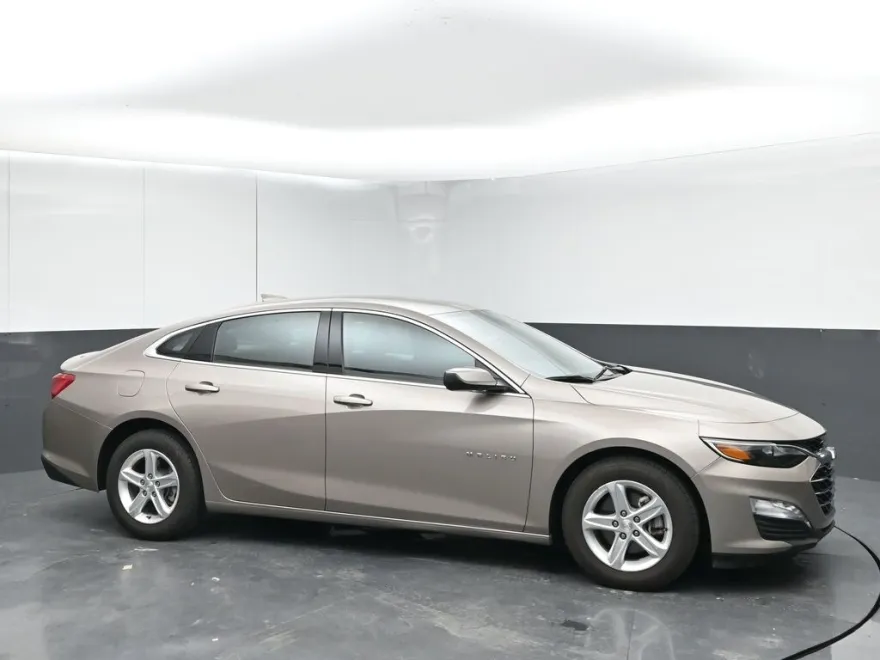 2023 Chevrolet Malibu 1LT photo 1