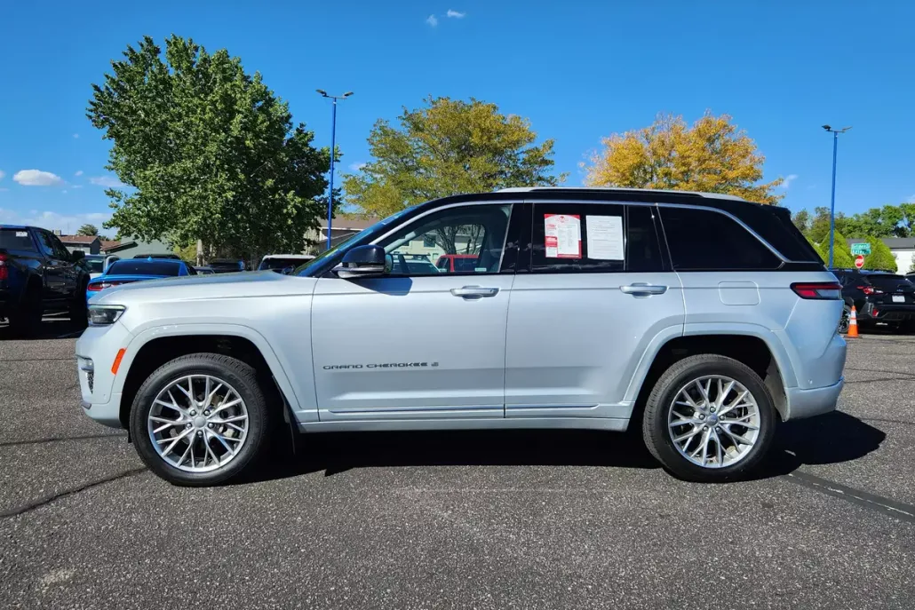 2022 Jeep Grand Cherokee Summit photo 1