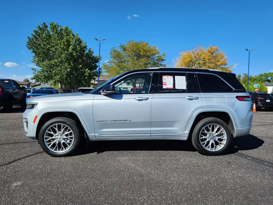 2022 Jeep Grand Cherokee Summit photo 1