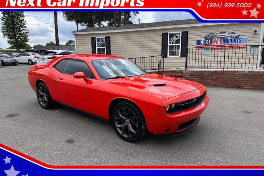 2019 Dodge Challenger SXT photo 1
