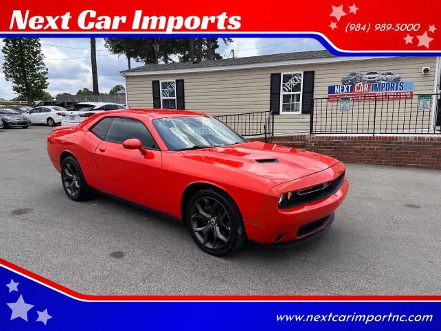 2019 Dodge Challenger SXT photo 1