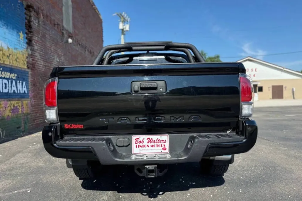 2021 Toyota Tacoma TRD Off-Road photo 1