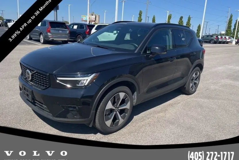 2025 Volvo XC40 Plus photo 1