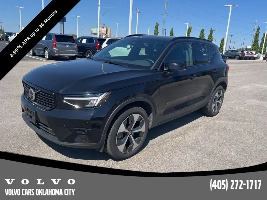 2025 Volvo XC40 Plus photo 1