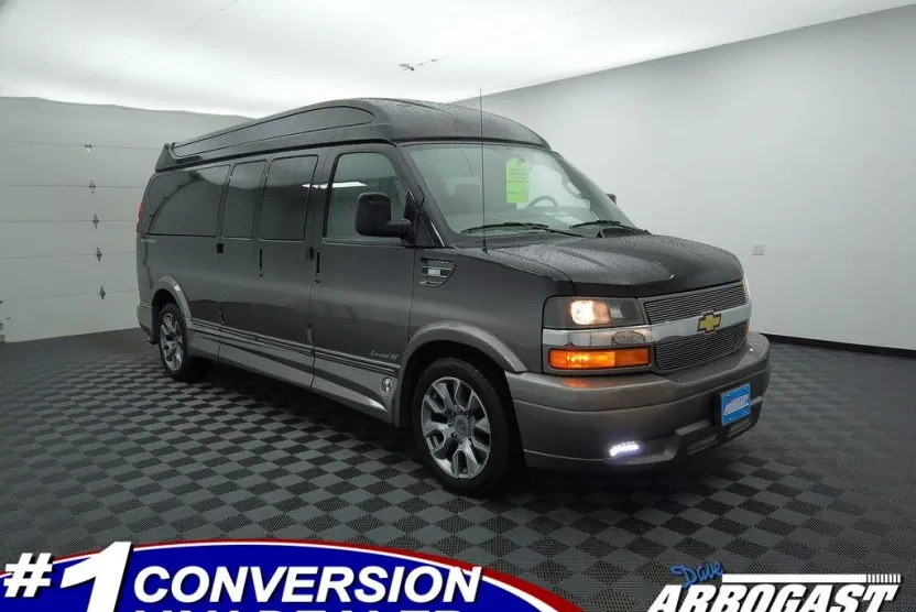 2023 Chevrolet Express photo 1