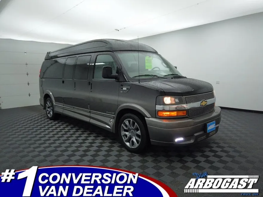 2023 Chevrolet Express photo 1