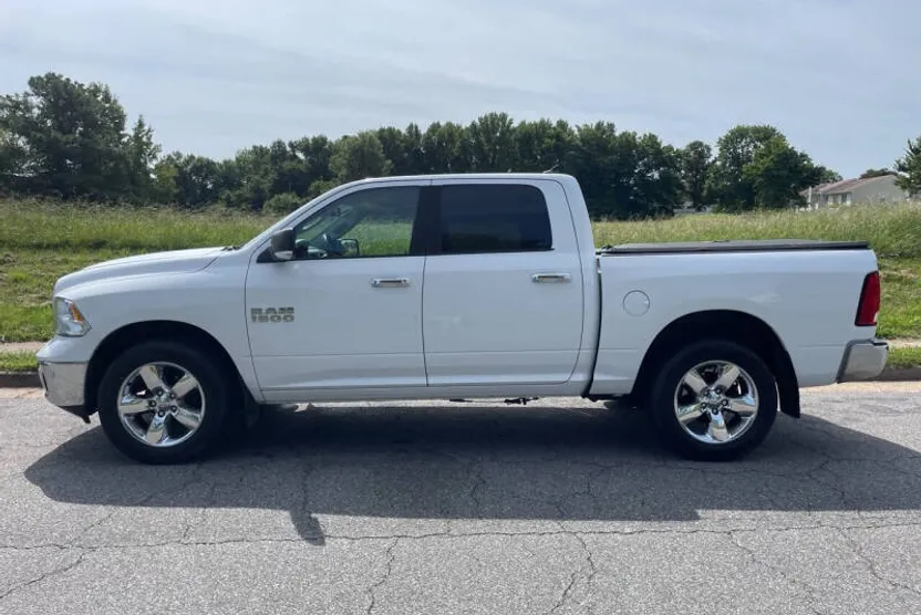 2016 Ram 1500 SLT photo 1