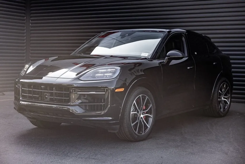 2025 Porsche Cayenne Coupe GTS photo 1