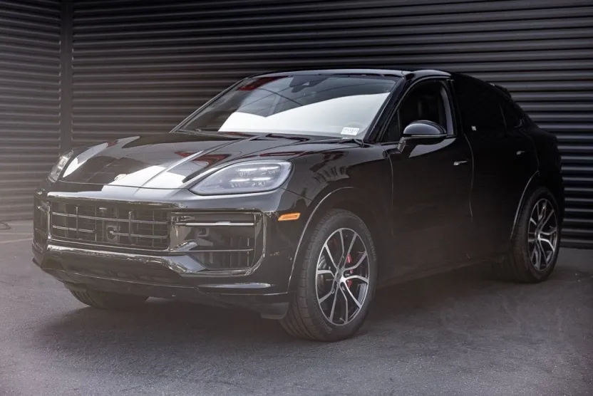 2025 Porsche Cayenne Coupe GTS photo 1