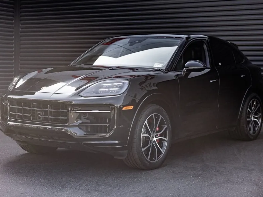 2025 Porsche Cayenne Coupe GTS photo 1