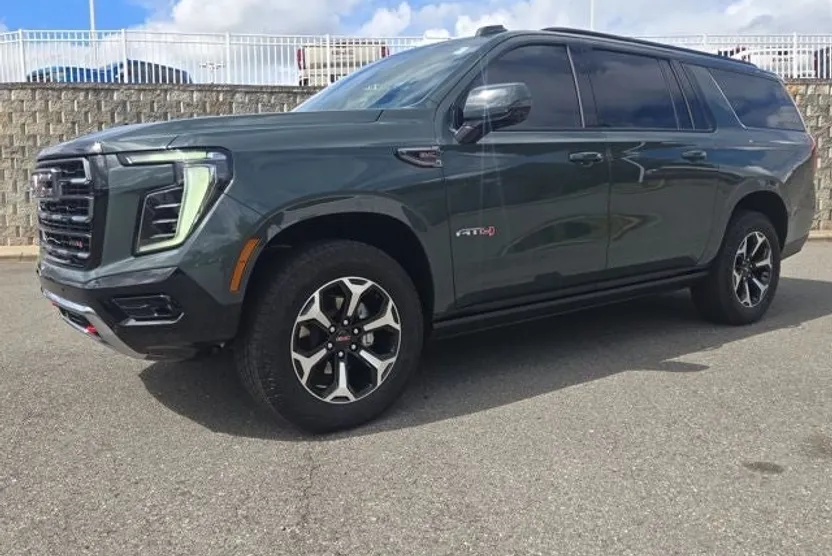 2025 Gmc Yukon XL AT4 photo 1