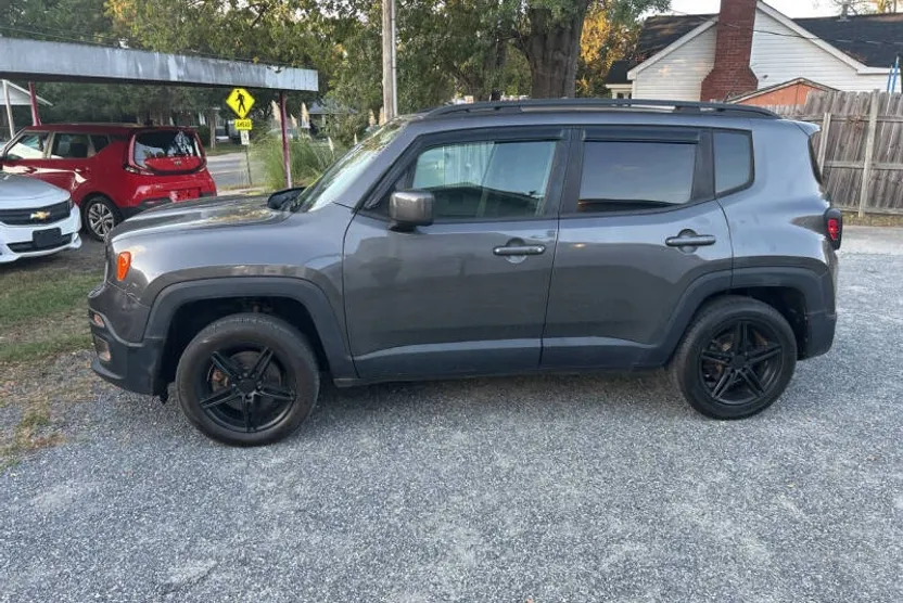 2017 Jeep Renegade Latitude North Edition photo 1