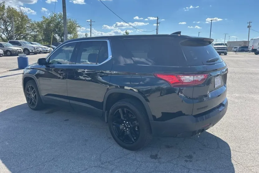 2020 Chevrolet Traverse LS photo 1