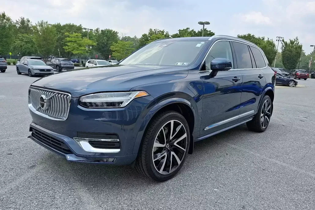2023 Volvo XC90 Plus Sport photo 1