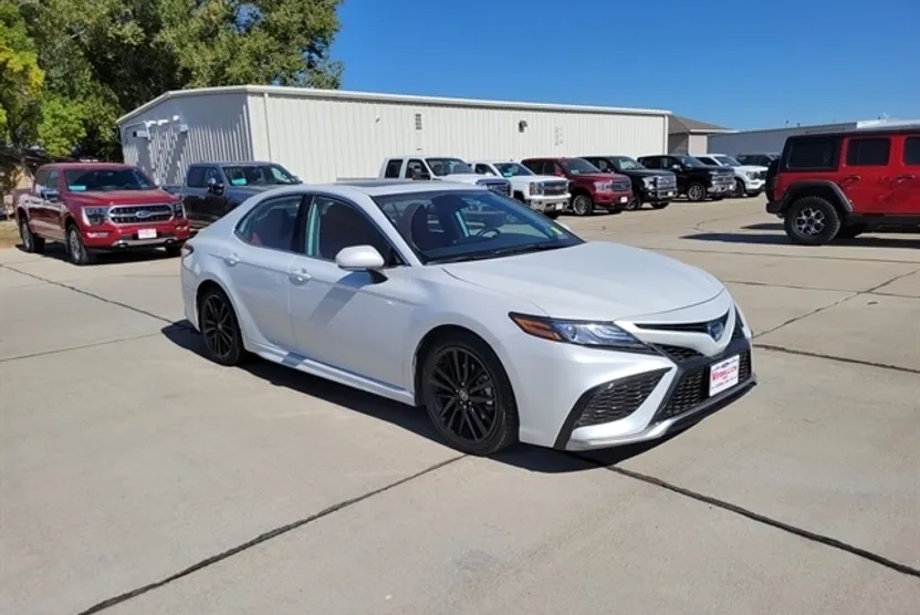 2023 Toyota Camry Hybrid XSE photo 1